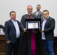 BISPO DOM CARLOS RECEBE TÍTULO DE CIDADÃO HONORÁRIO DE ARAPONGAS