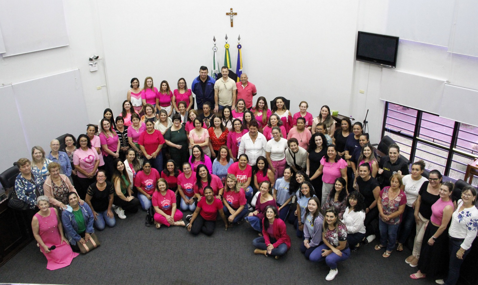 CÂMARA REÚNE MULHERES PARA FALAR SOBRE O OUTUBRO ROSA