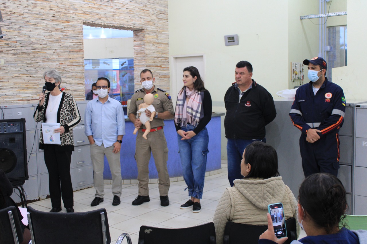 TREINAMENTO AUXILIA PAIS NA PREVENÇÃO EM SITUAÇÕES DE ENGASGAMENTO DE BEBÊS