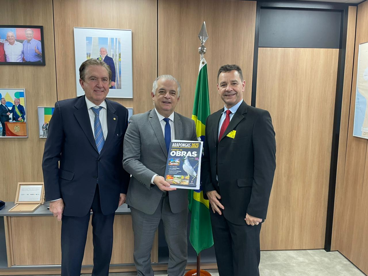 EM BRASÍLIA, NICK APRESENTA A MINISTRO PROJETO PARA IMPLANTAÇÃO DO AEROPORTO DE CARGAS