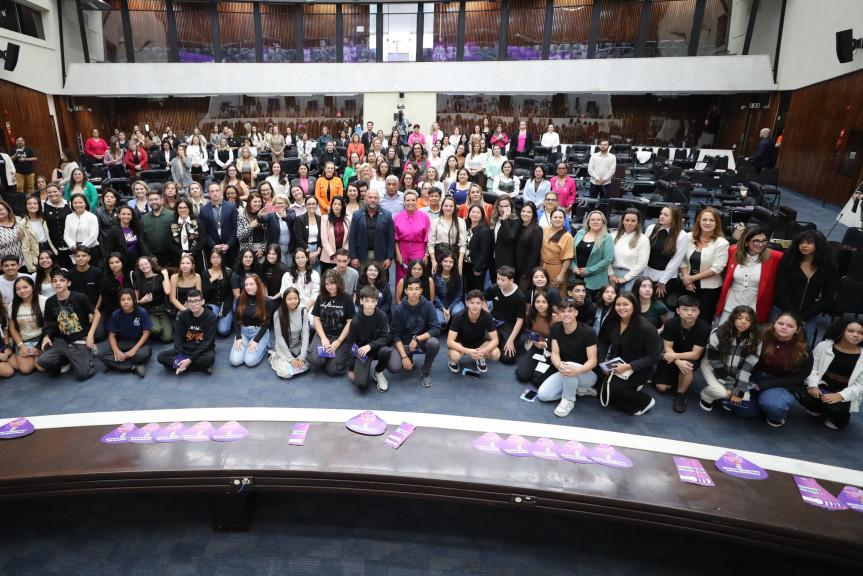 ENCONTRO DAS PROCURADORIAS ESPECIAIS DA MULHER DO PARANÁ TEM A REPRESENTATIVIDADE E PROTEÇÃO FEMININA COMO TEMA
