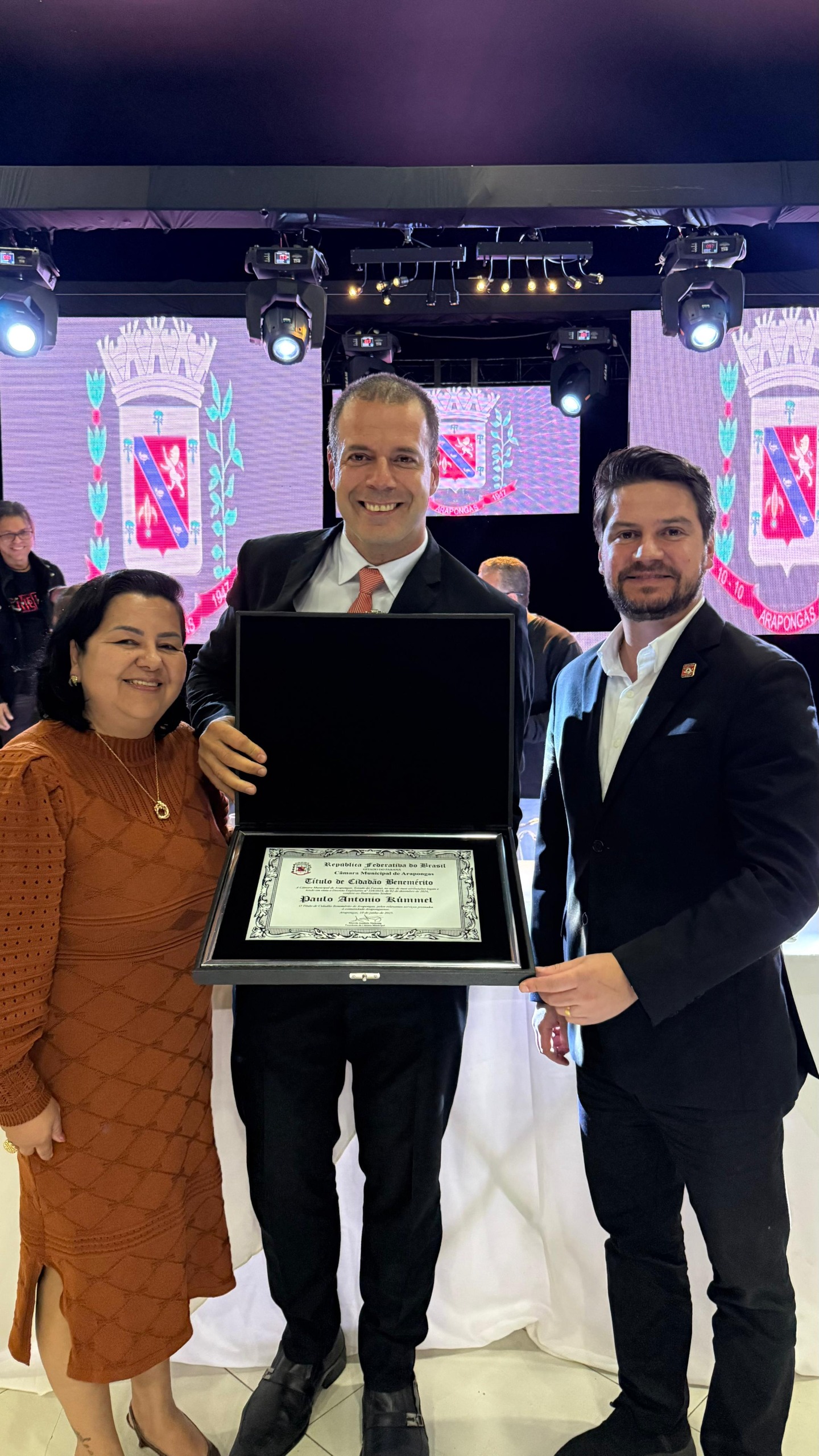 PAULO KUMMEL RECEBE TÍTULO DE CIDADÃO BENEMÉRITO