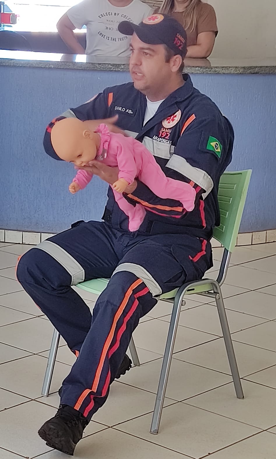 TREINAMENTO QUE AUXILIA PAIS NA PREVENÇÃO EM SITUAÇÕES DE ENGASGAMENTO DE BEBÊS COMPLETA SEIS MESES E CUMPRE PROPÓSITO